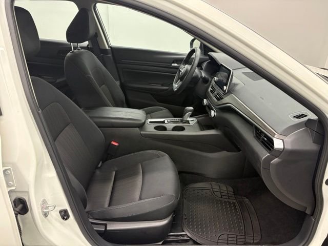 Used 2025 White Nissan 2.5 SV image 39