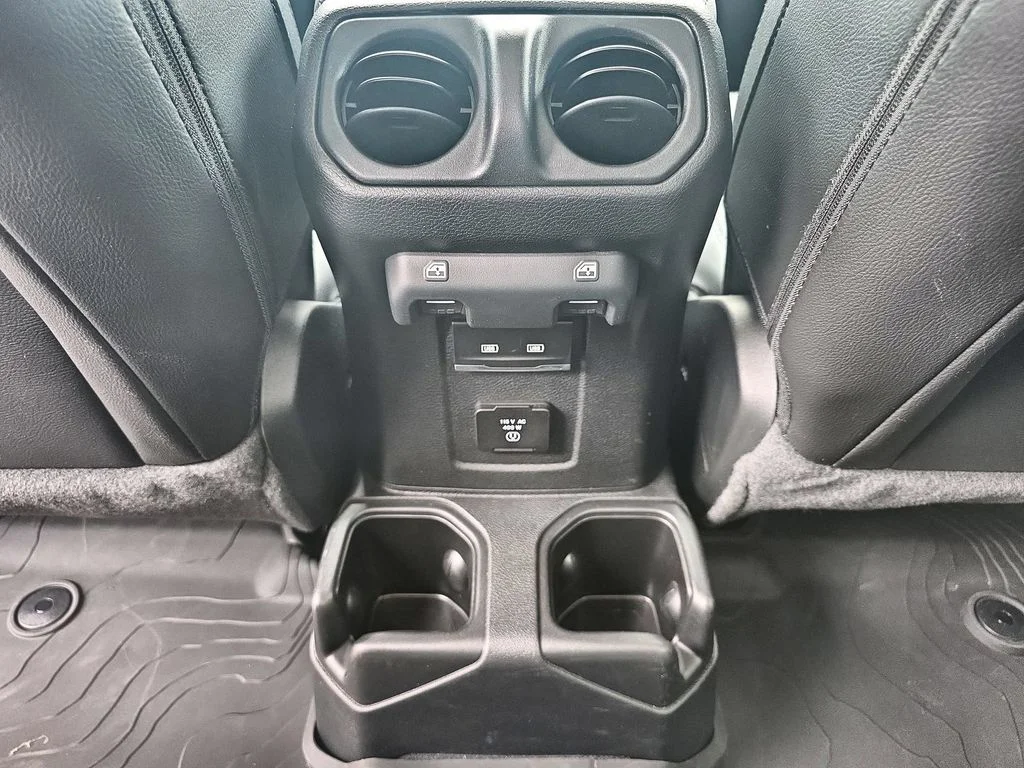 Used 2022 Silver Jeep Overland image 22