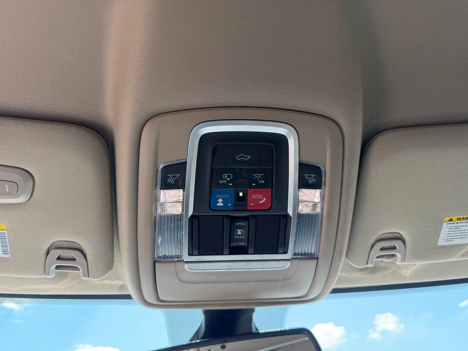 Used 2022 White Ram Laramie image 25