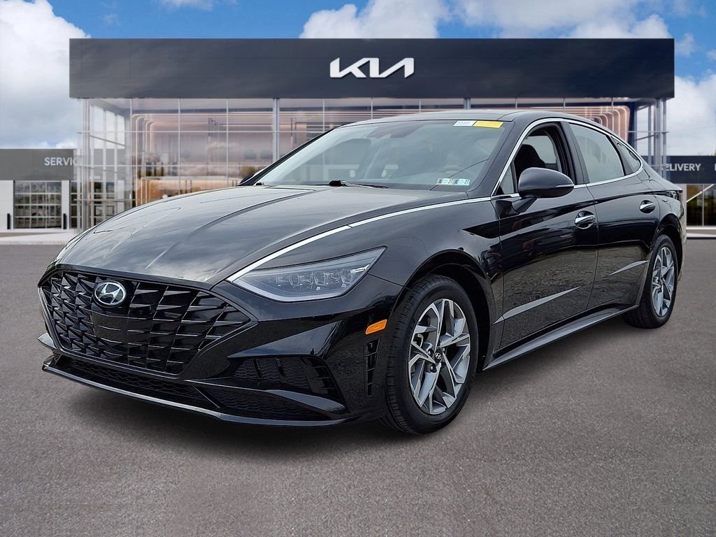 Used 2023 Black Hyundai SEL image 3