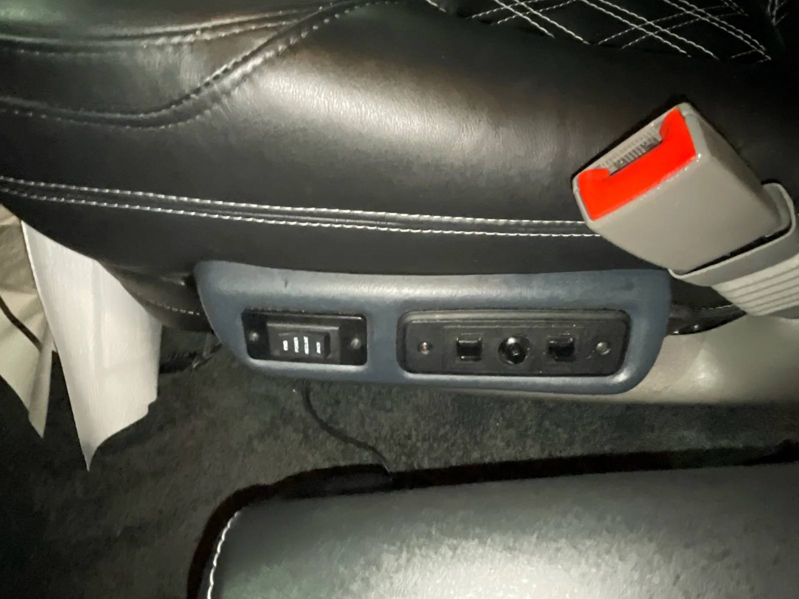 Used 2022 Quicksilver Metallic GMC Work Van image 28