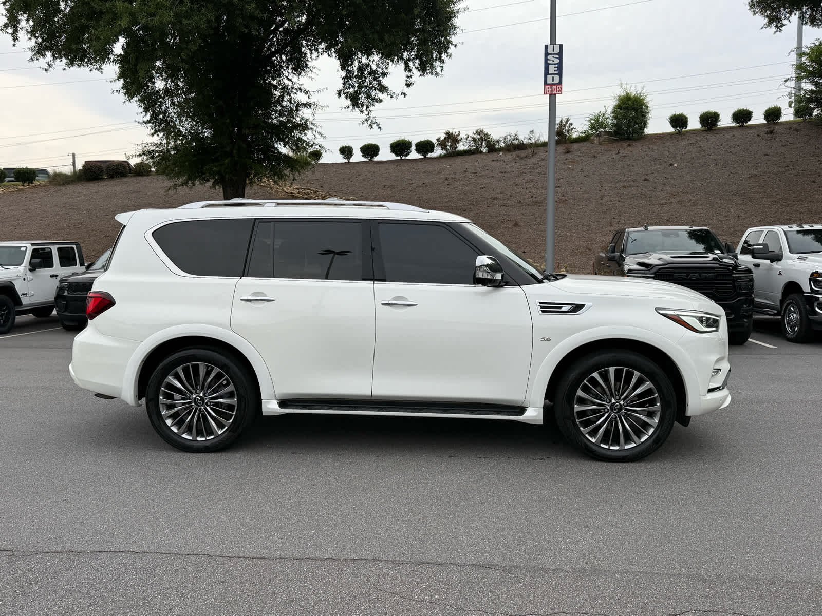 Used 2019 Moonstone White INFINITI LUXE image 6