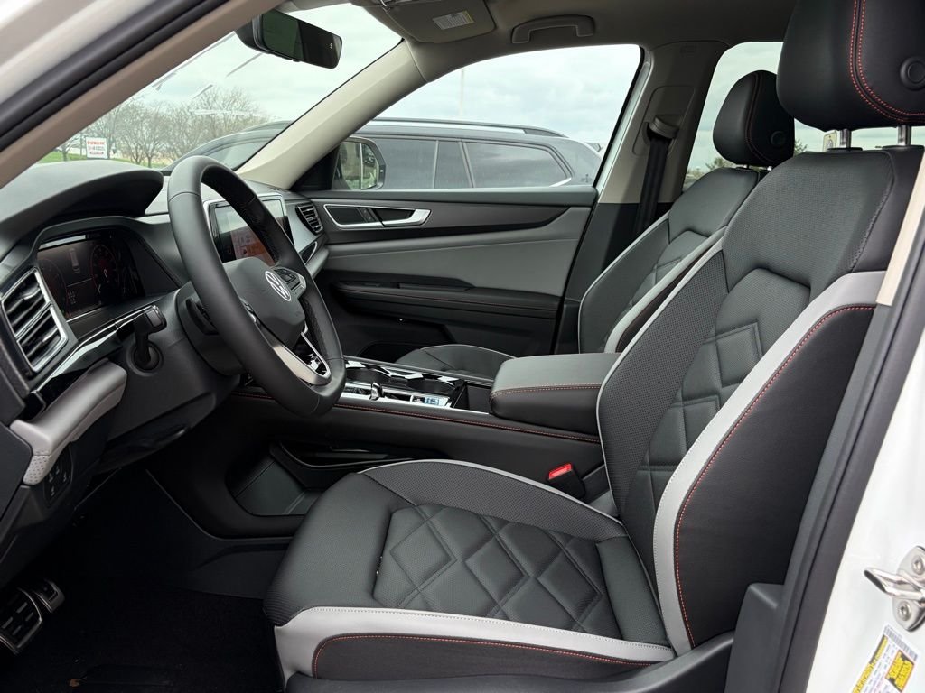 New 2026 Opal White Pearl Volkswagen Peak Edition image 9