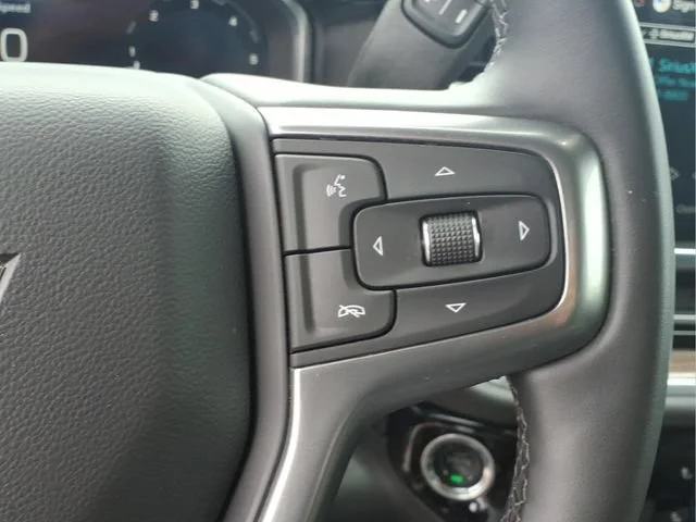 Used 2025 Summit White Chevrolet LT image 14