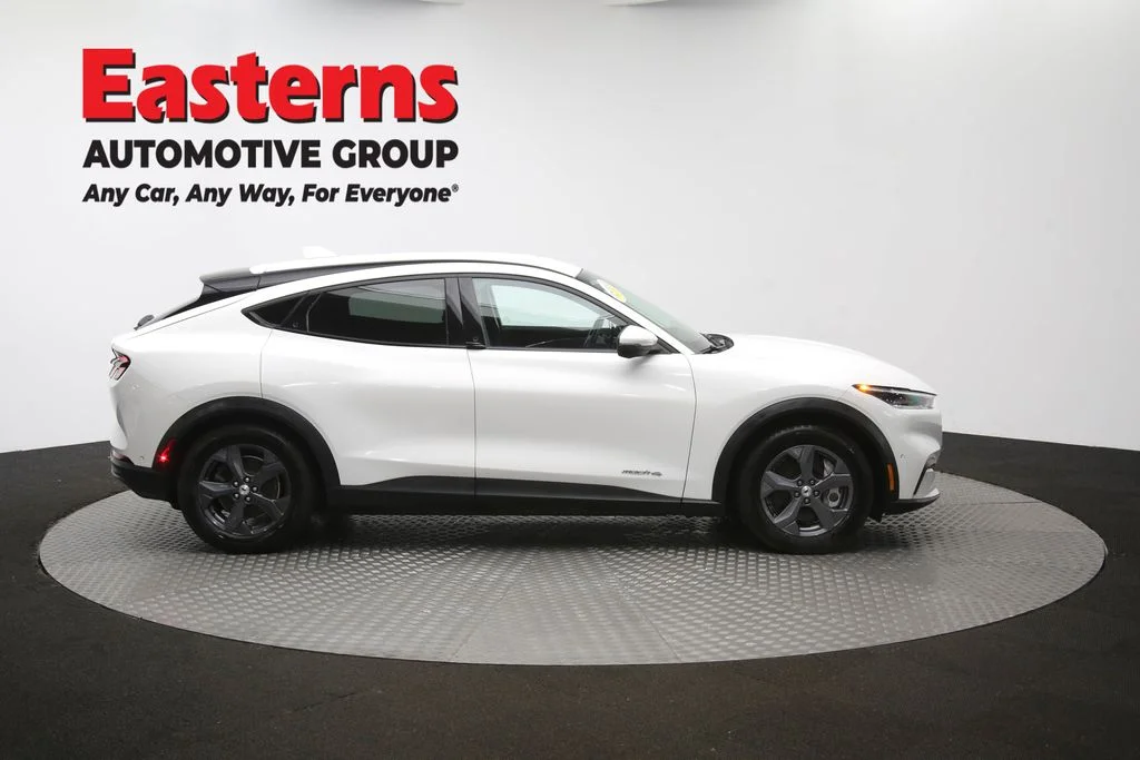 Used 2021 White Ford Select image 47