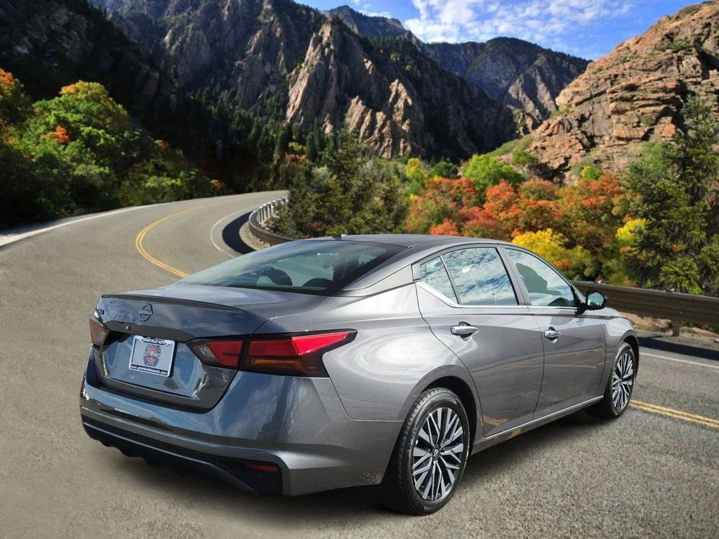 Used 2025 Gray Nissan 2.5 SV image 3