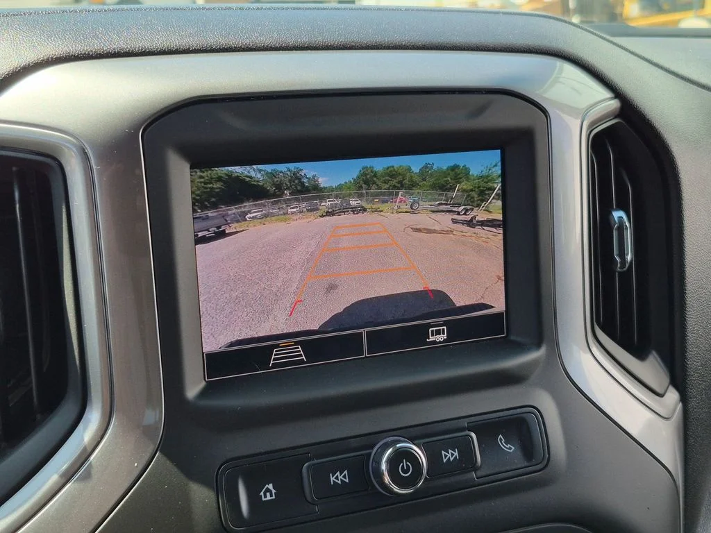 Used 2025 White Chevrolet Custom image 19