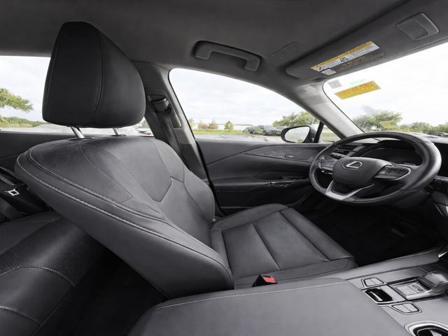 Used 2024 White Lexus 450h+ Luxury image 9