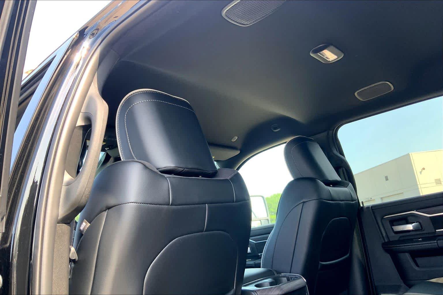 New 2026 Diamond Black Crystal Pearl-Coat Exterior Paint RAM Laramie image 20