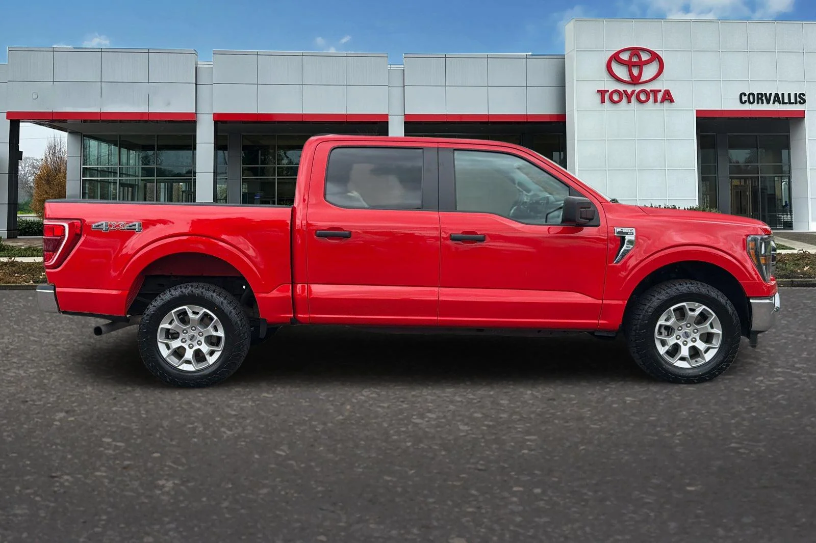 Used 2023 Red Ford XLT image 3