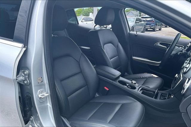 Used 2015 Silver Mercedes-Benz GLA 250 image 29