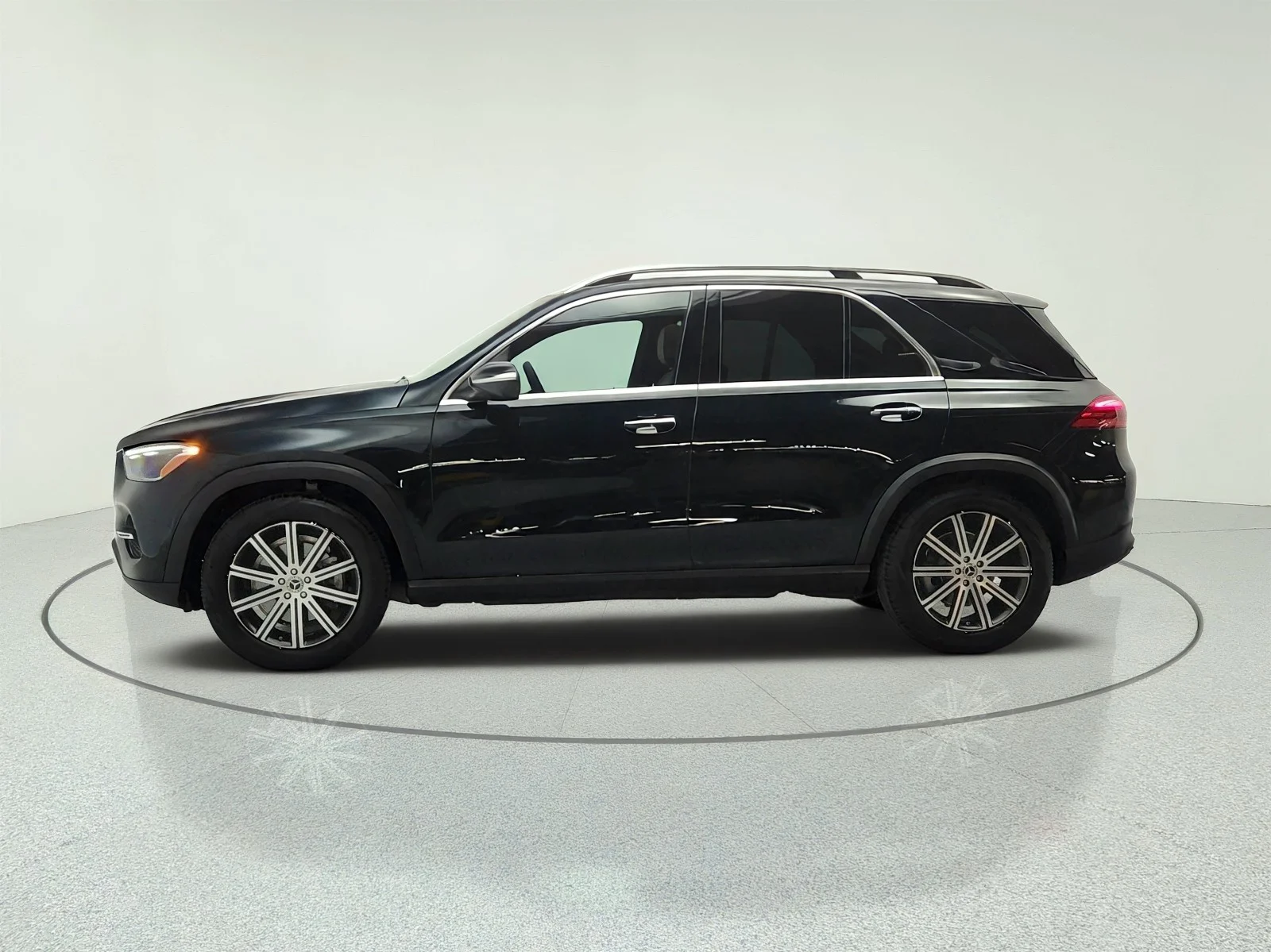 Certified Used 2024 Emerald Green Metallic Mercedes-Benz GLE 350 image 8