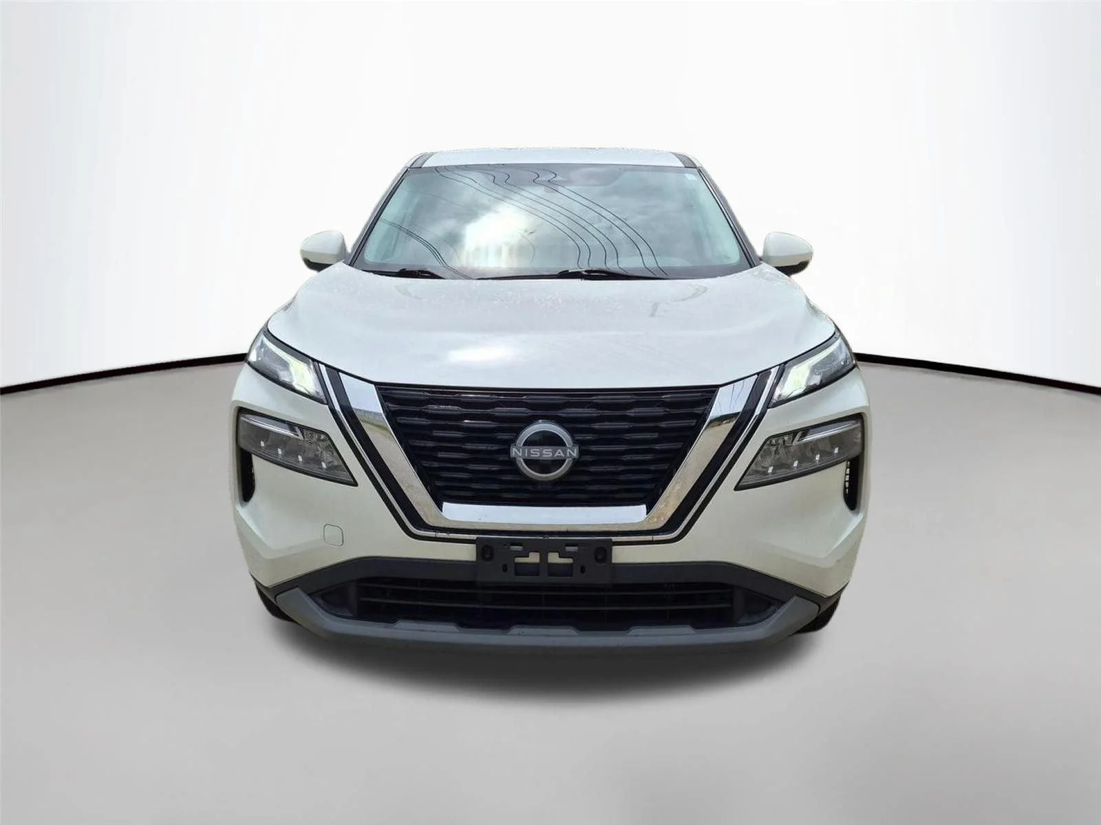 Used 2022 Pearl White Tricoat Nissan SV image 2