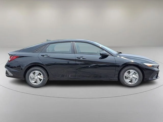New 2026 Black Hyundai SE image 8