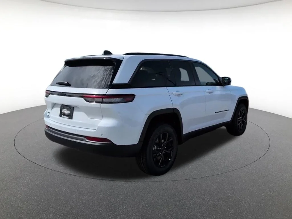 New 2026 White Jeep Altitude image 5