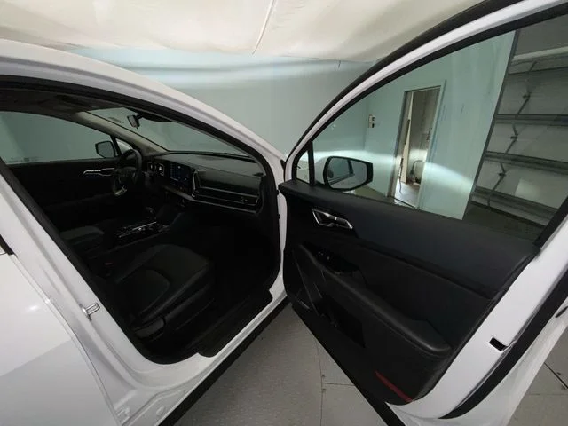 Used 2023 White Kia EX image 24