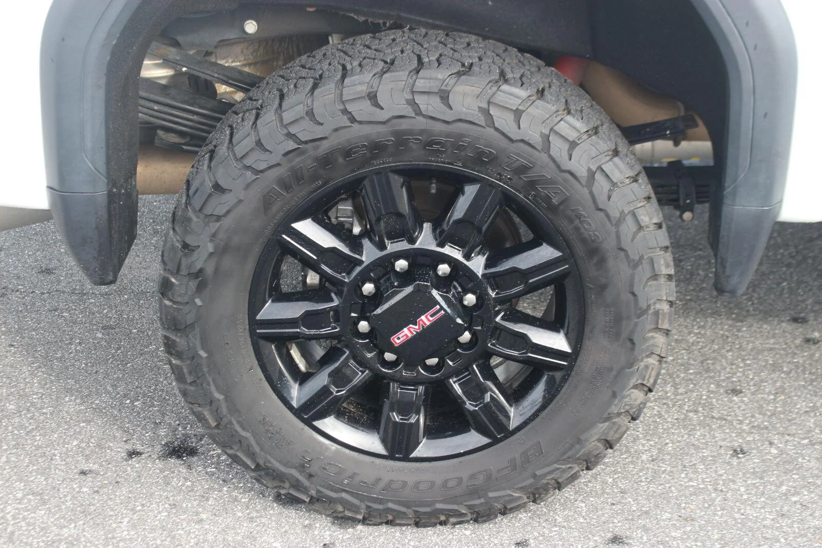 Used 2024 Summit White GMC AT4 image 38