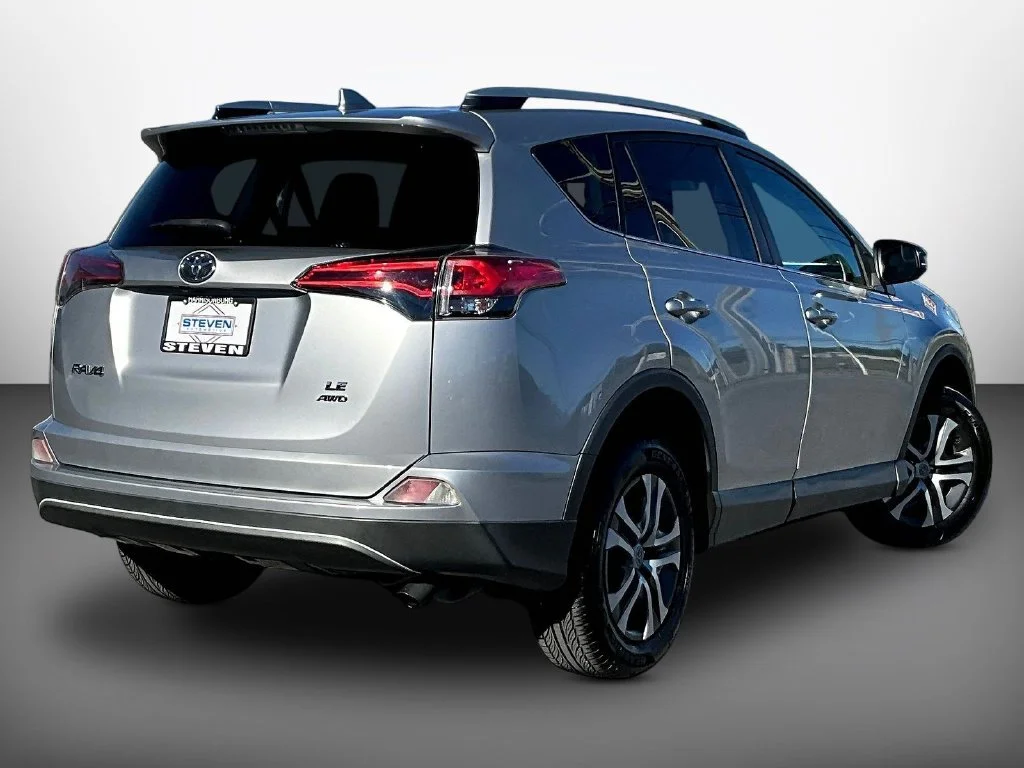 Used 2016 Silver Toyota LE image 6