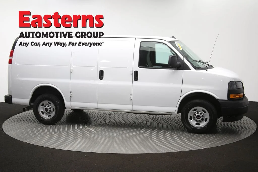 Used 2022 White GMC Work Van image 39