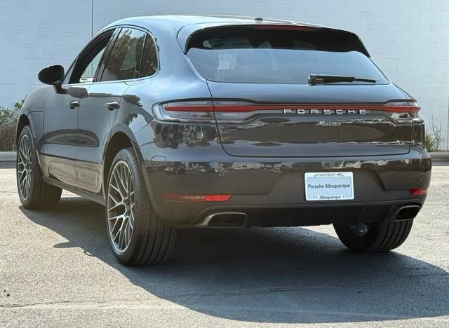 Used 2020  Porsche  image 3