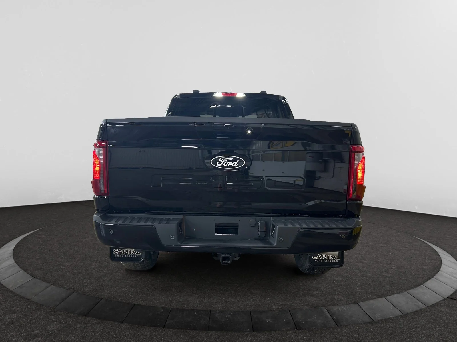 New 2026 Agate Black Metallic Ford XLT image 4