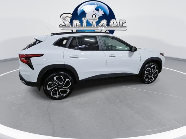 New 2026 Summit White Chevrolet 2RS image 8