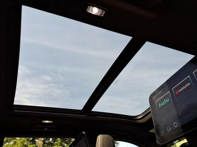 2024 GMC Yukon Denali - Photo 13