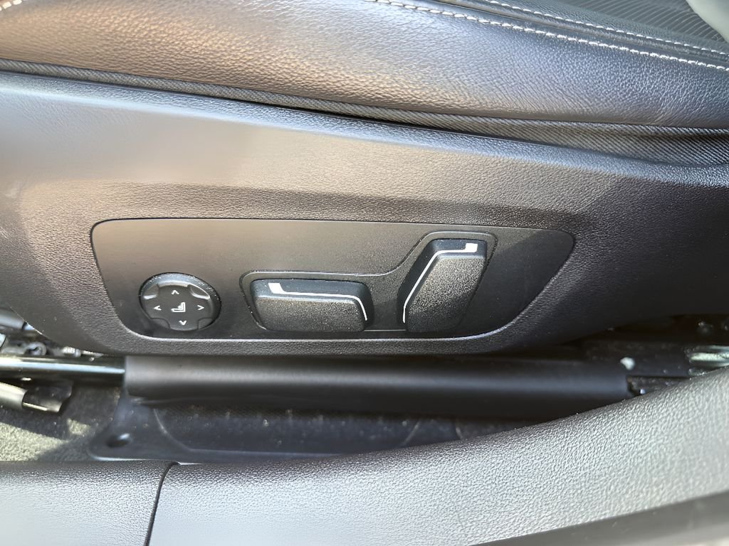 Used 2025 Black BMW 330i image 18