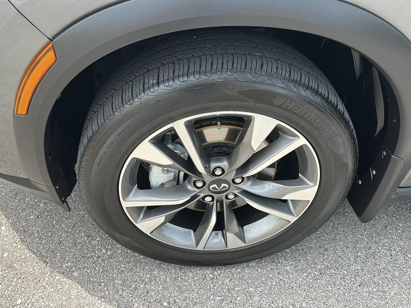 Certified Used 2025 Graphite Shadow INFINITI LUXE image 9
