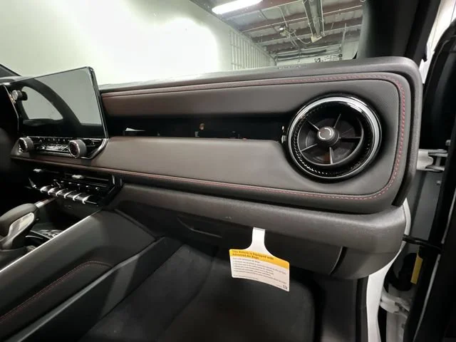 2026 Chevrolet Colorado Z71 - Photo 30