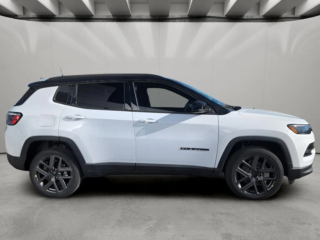 New 2026 Bright White Clear-Coat Exterior Paint Jeep Limited Altitude image 6