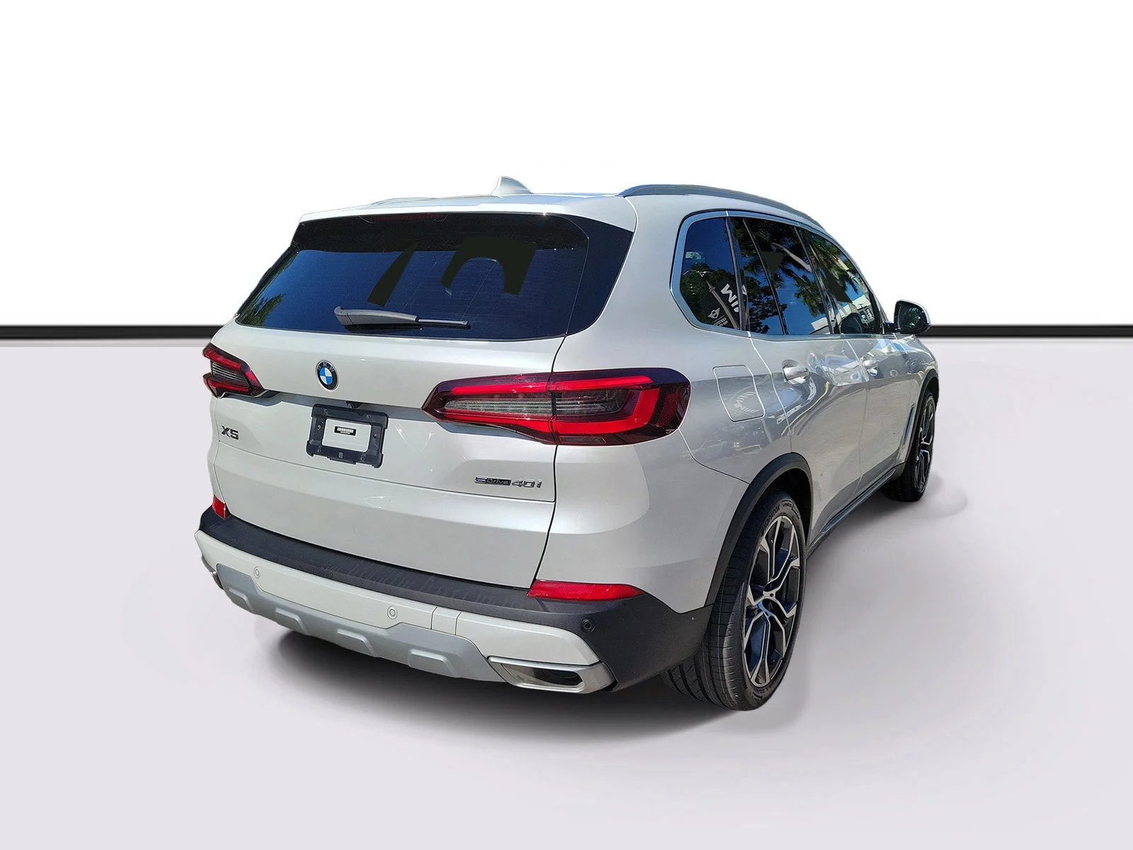 Used 2023 Mineral White Metallic BMW sDrive40i image 4