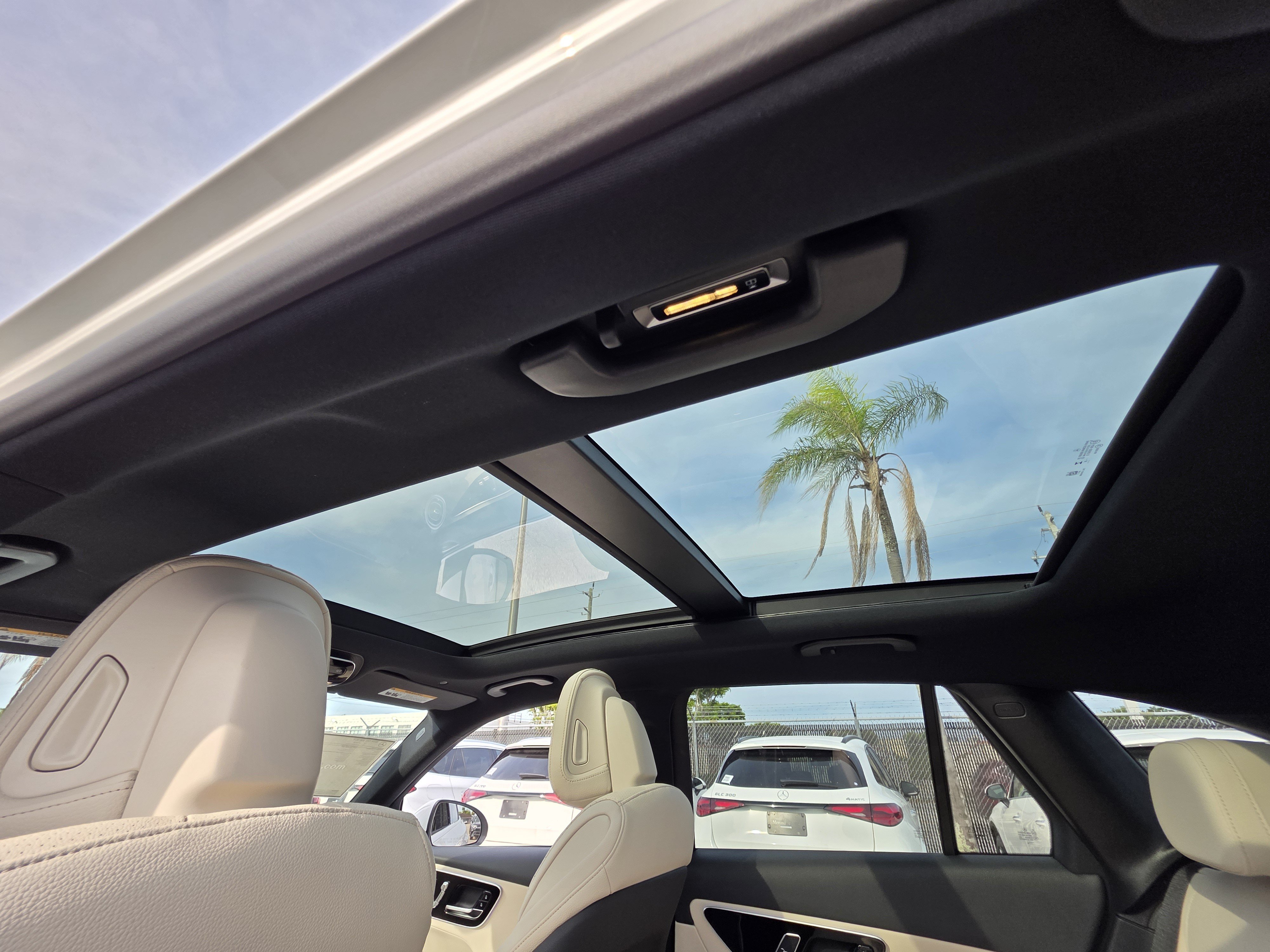 New 2026 Polar White Mercedes-Benz GLC 300 image 12