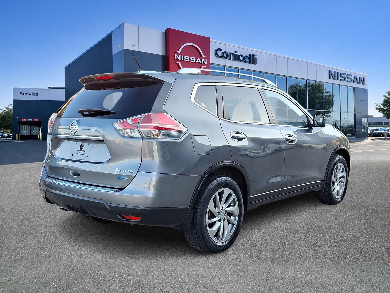 Used 2014 Gun Metallic Nissan SL image 5