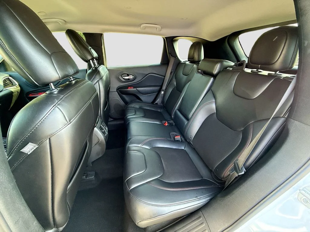 Used 2019 Bright White Clearcoat Jeep Trailhawk image 23