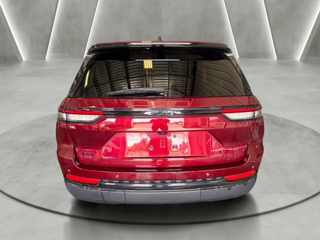 Used 2023 Red Jeep Altitude X image 6