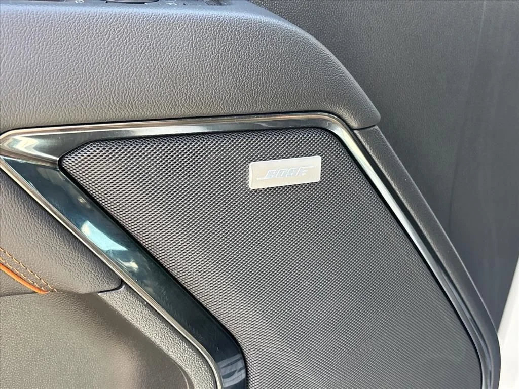 Used 2022 White GMC AT4 image 26