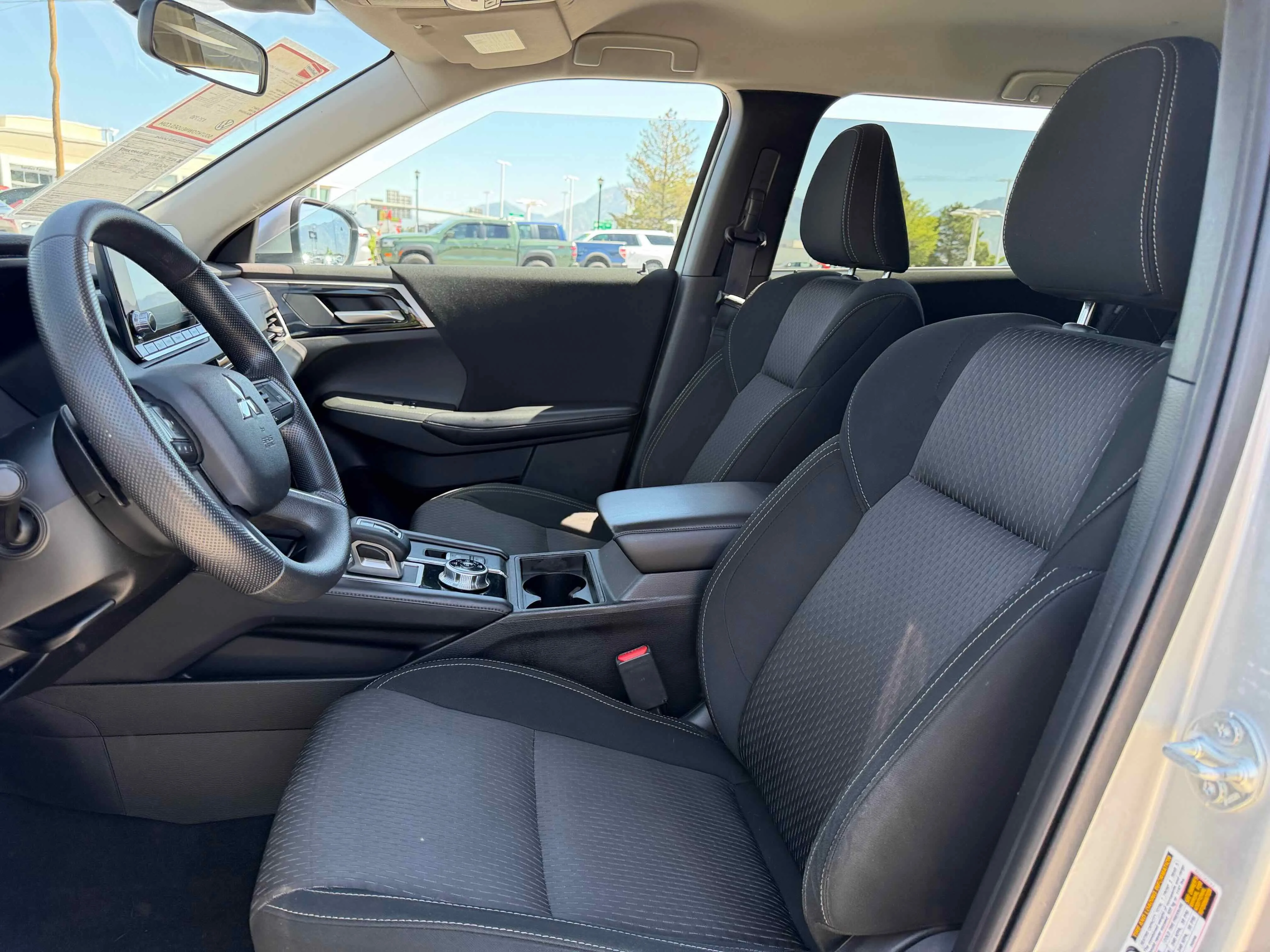 Used 2024  Mitsubishi ES image 12