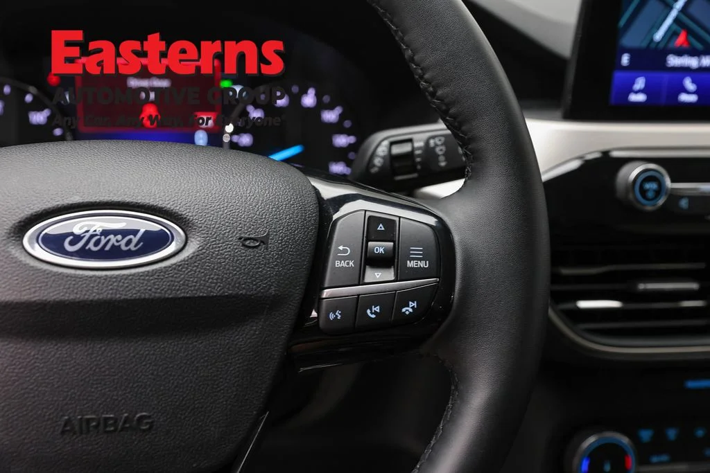 Used 2022 Blue Ford SE image 16