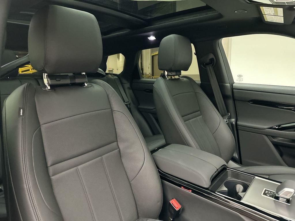 New 2026 Santorini Black Land Rover S image 6