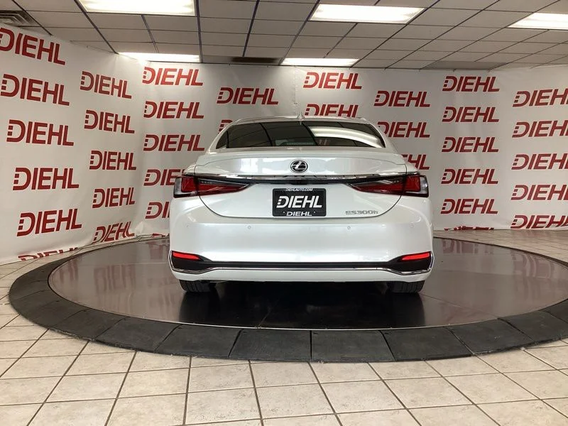 Used 2024 White Lexus 300h Luxury image 6