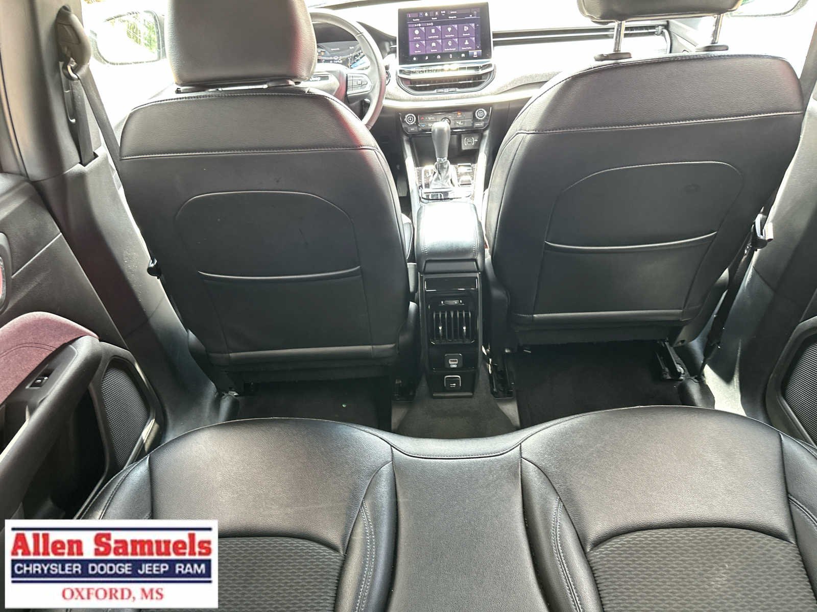 Used 2024 Sting-Gray Clearcoat Jeep Latitude image 35