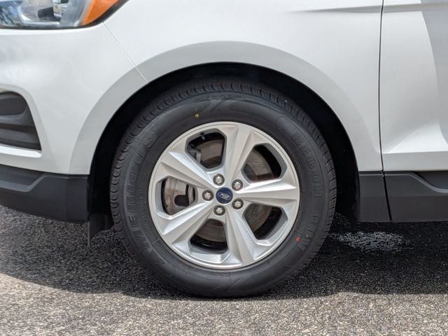 Used 2022 White Ford SE image 11