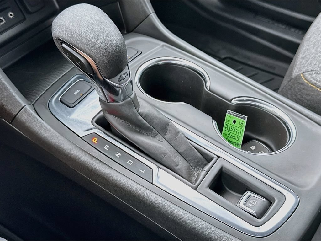 Used 2023 STERLING GRAY METALLIC Chevrolet LT image 17