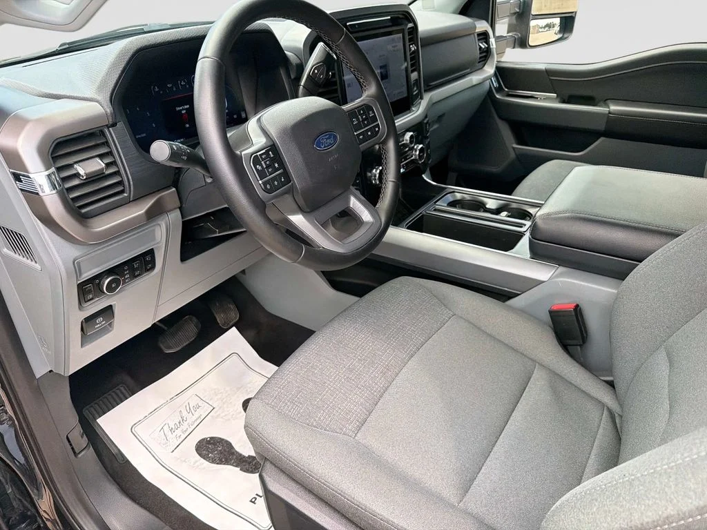 Used 2025 Agate Black Metallic Ford XLT image 22