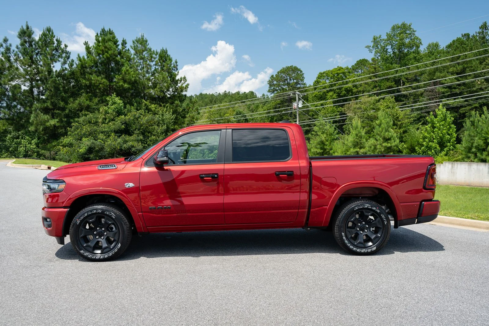 New 2026 Molten Red Pearl-Coat Exterior Paint RAM Big Horn/Lone Star image 5
