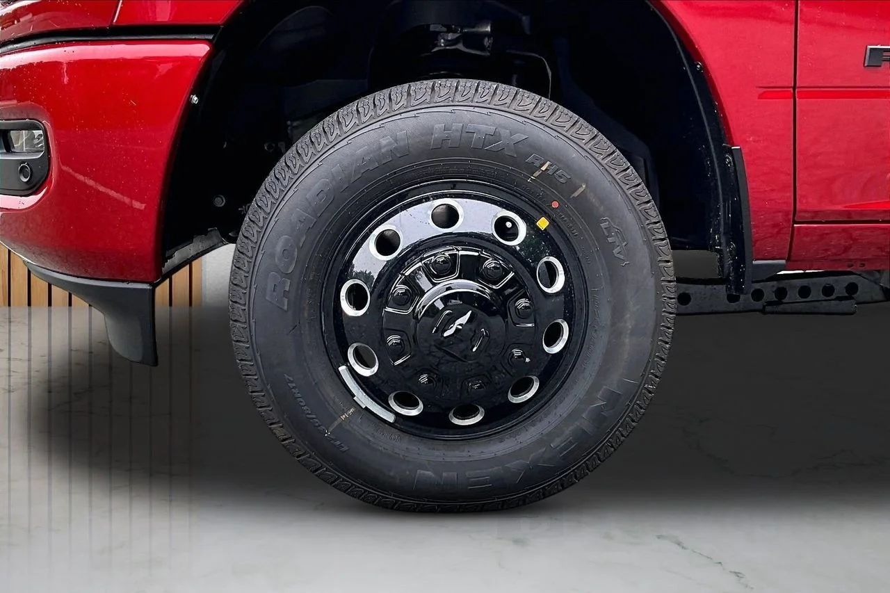 New 2026 Molten Red Pearl-Coat Exterior Paint RAM Big Horn image 31
