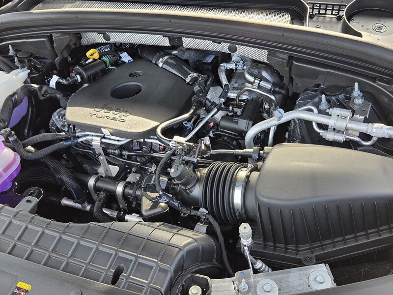 New 2026 Diamond Black Crystal Pearl-Coat Exterior Paint Jeep LAREDO ALTITUDE 4X4 image 21