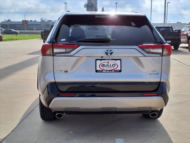 Certified Used 2022 SILVER SKY METALLIC Toyota  image 7