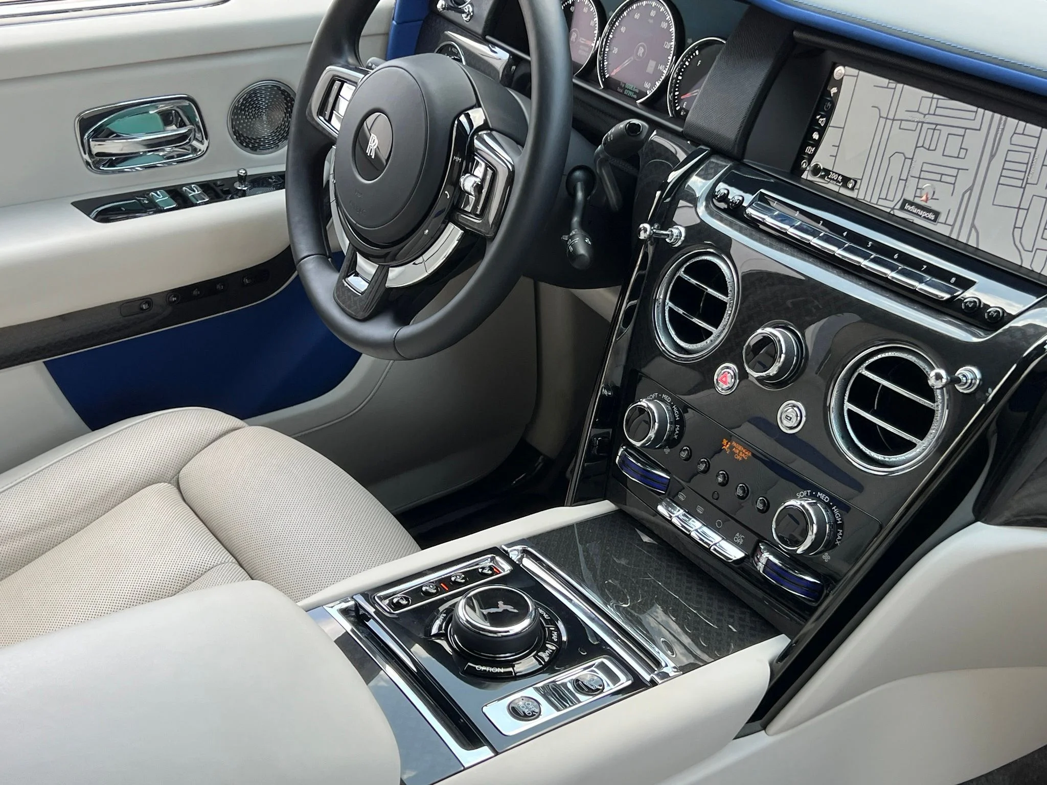 Used 2024 Blue Rolls-Royce Black Badge image 16